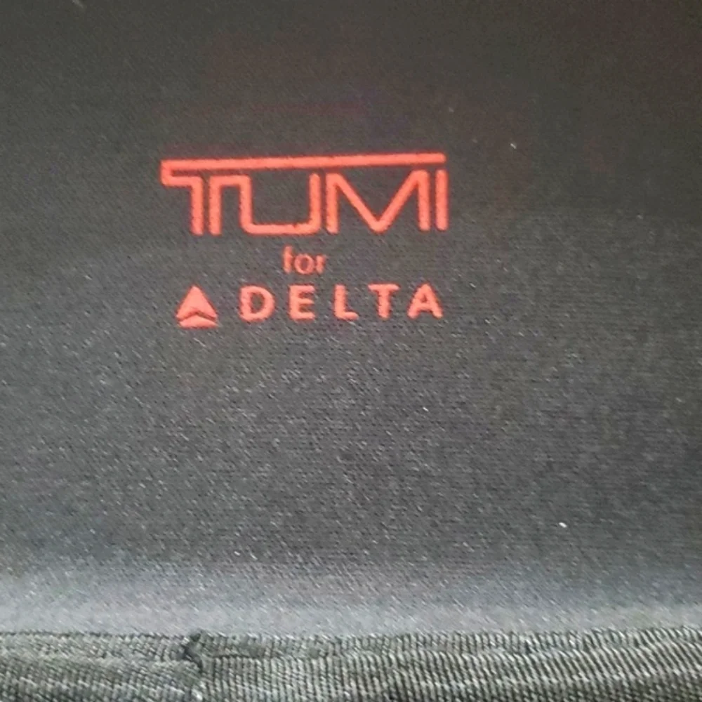 TUMI FOR Delta black  Travel Case new